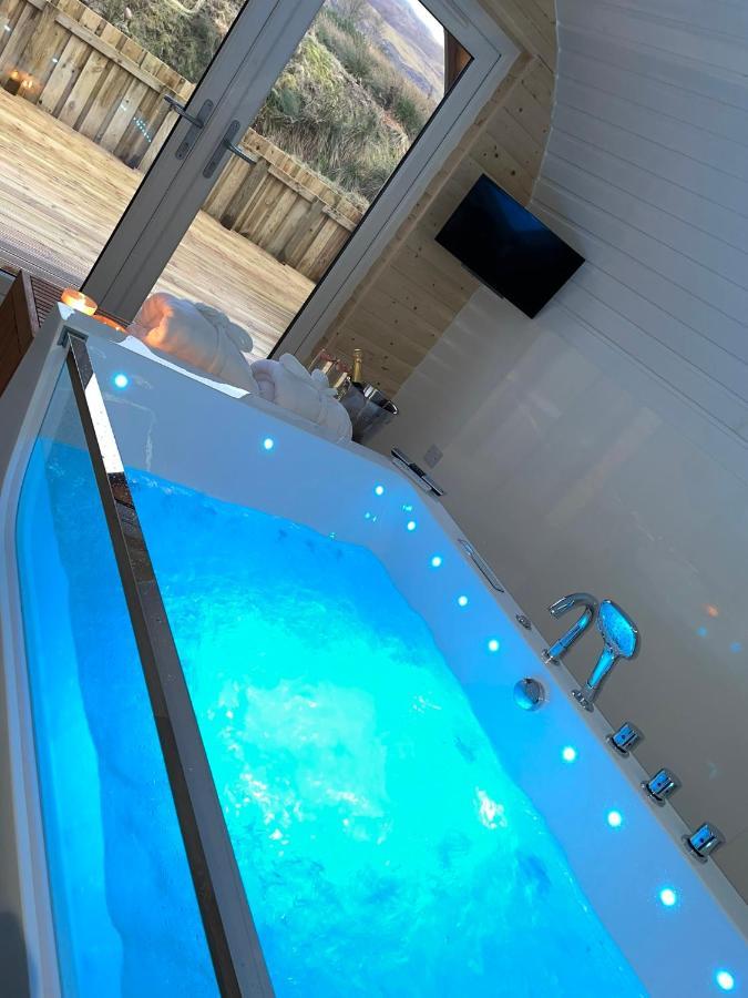 פורט ויליאם Apex Studio Pod & Jacuzzi Bath מראה חיצוני תמונה